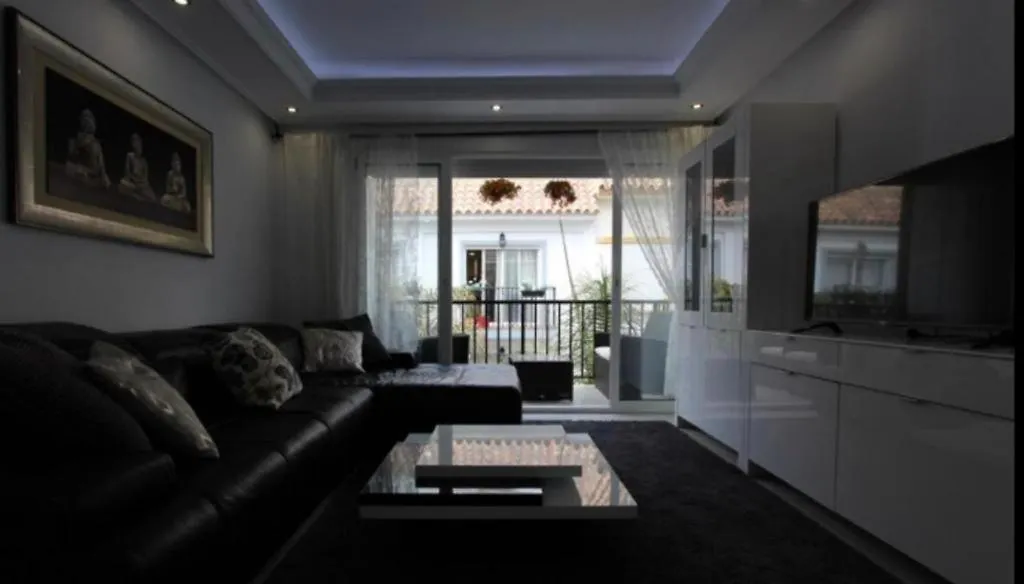Bella Marbellabanus contacts
